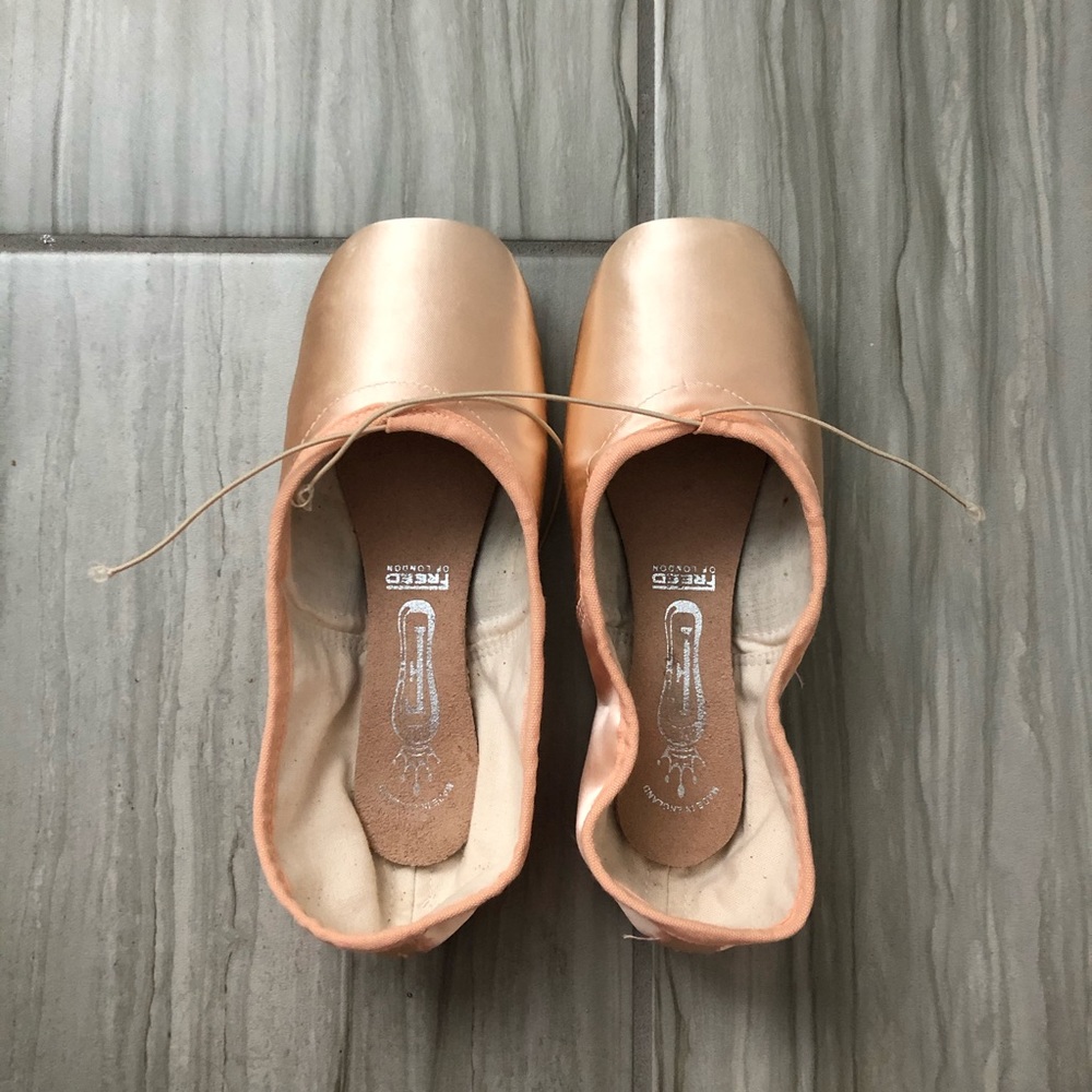 NEW Freed pointe shoes 4.5 XXX